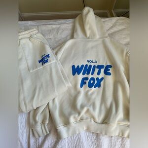 Light yellow and blue white fox boutique sweat set s/m